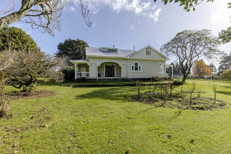 Photo of property in 1 Kahikatea Street, Inglewood, 4330