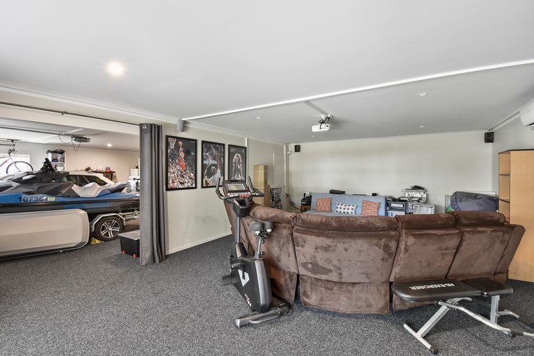 Photo of property in 2/11 Collie Street, Hillpark, Auckland, 2102