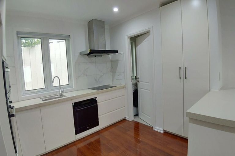 Photo of property in 36 Trias Road, Totara Vale, Auckland, 0629