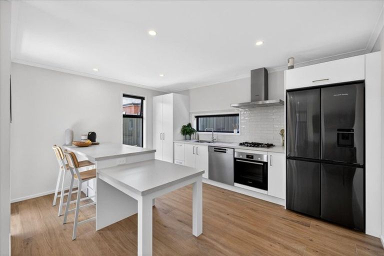 Photo of property in 46 Hammick Crescent, Pyes Pa, 3112