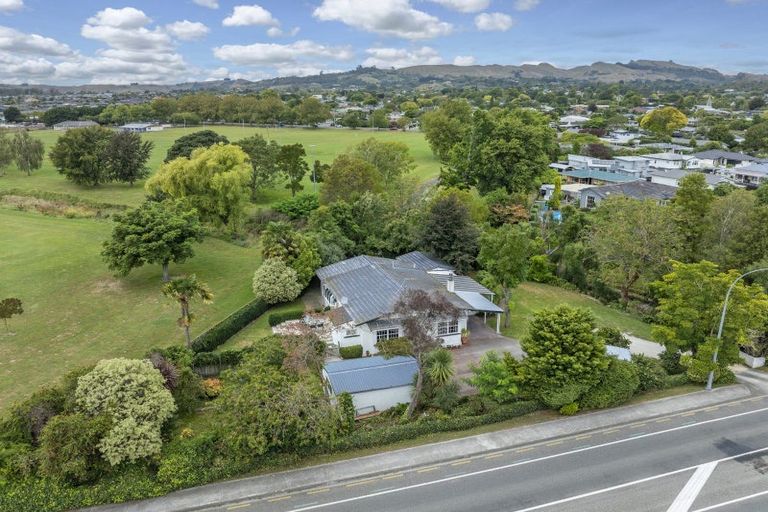 Photo of property in 140 Napier Road, Havelock North, 4130