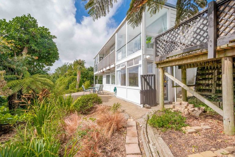 Photo of property in 1a Woodstock Terrace, Tawa, Wellington, 5028