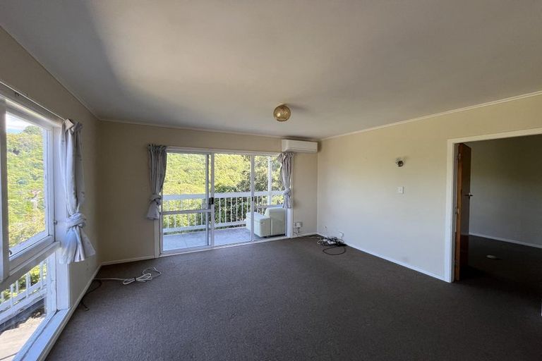 Photo of property in 15a Rakeiora Grove, Korokoro, Lower Hutt, 5012