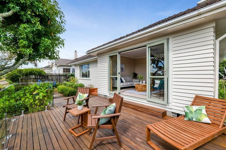Photo of property in 86 Mangorei Road, Strandon, New Plymouth, 4312