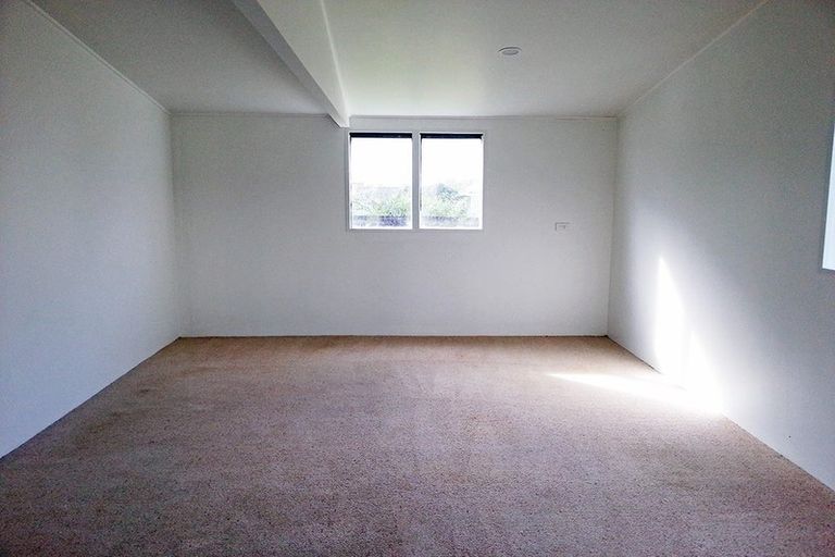 Photo of property in 82 Harrington Road, Henderson, Auckland, 0610