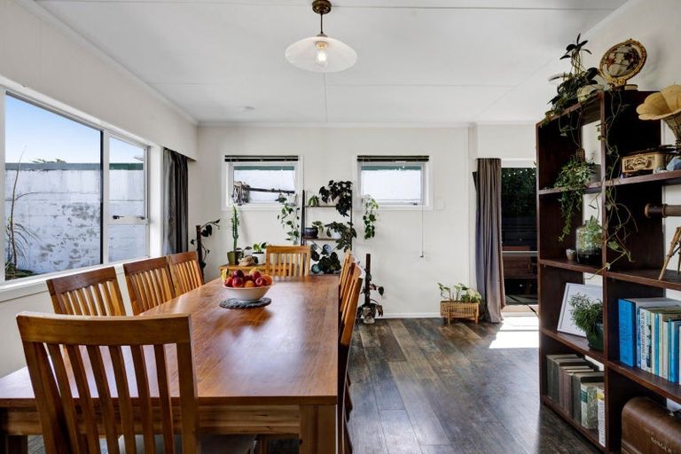 Photo of property in 1 Nikau Street, Inglewood, 4330