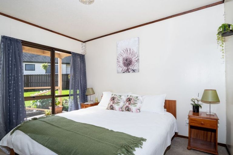 Photo of property in 18 Woodhouse Place, West Harbour, Auckland, 0618