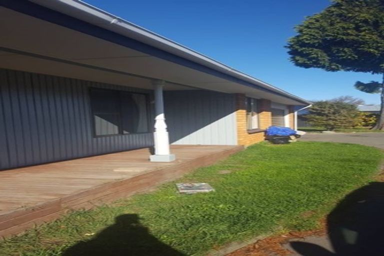 Photo of property in 18a Woodstock Place, Russley, Christchurch, 8042