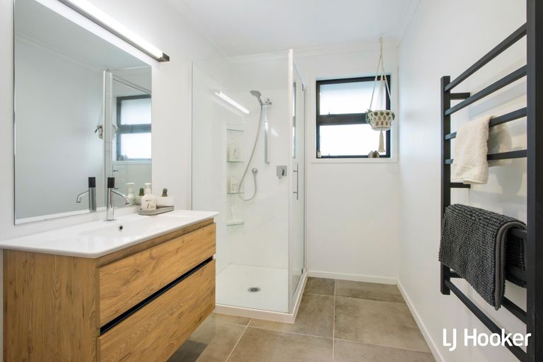 Photo of property in 24 Surfers Avenue, Waihi Beach, 3611