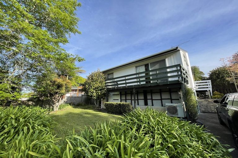 Photo of property in 33 Kurnell Drive, Botany Downs, Auckland, 2010