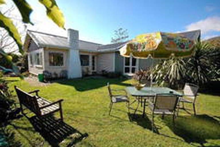 Photo of property in 483 Te Moana Road, Waikanae, 5036