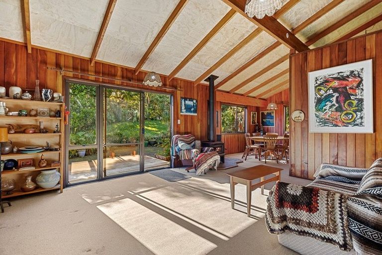 Photo of property in 8 Morlie Place, Torbay, Auckland, 0630