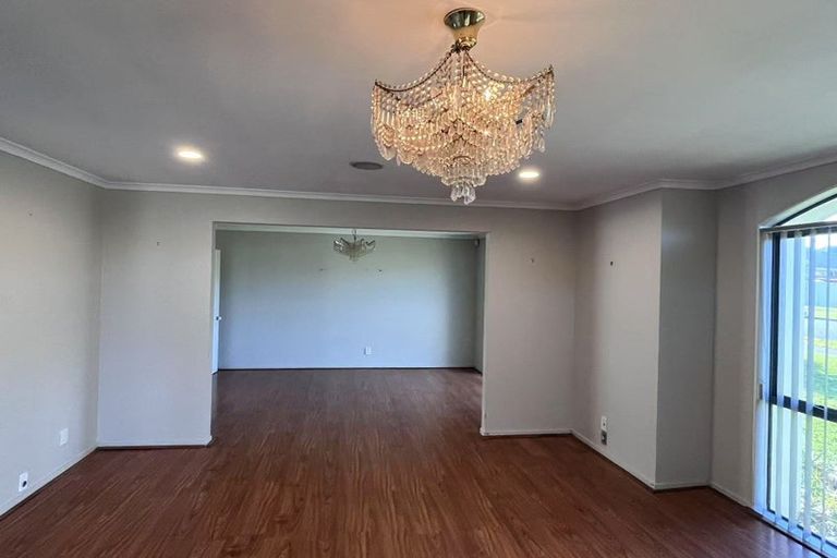 Photo of property in 1 Claremont Way, East Tamaki Heights, Auckland, 2016