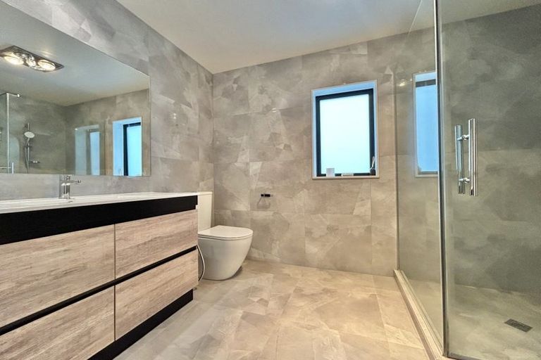 Photo of property in 96e Triangle Road, Massey, Auckland, 0614