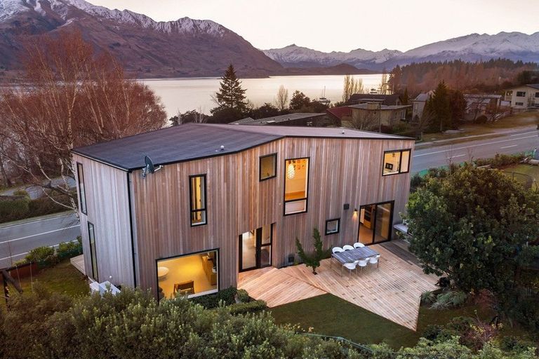 Photo of property in 9 Beacon Point Road, Wanaka, 9305