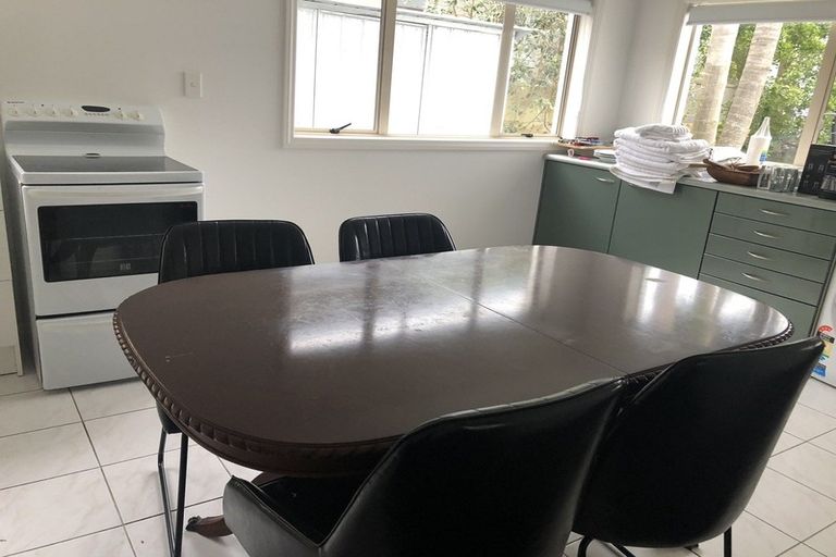 Photo of property in 1/25 Churchill Road, Murrays Bay, Auckland, 0630