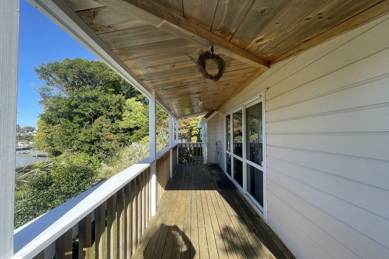 Photo of property in 2/28 Knightsbridge Drive, Forrest Hill, Auckland, 0620