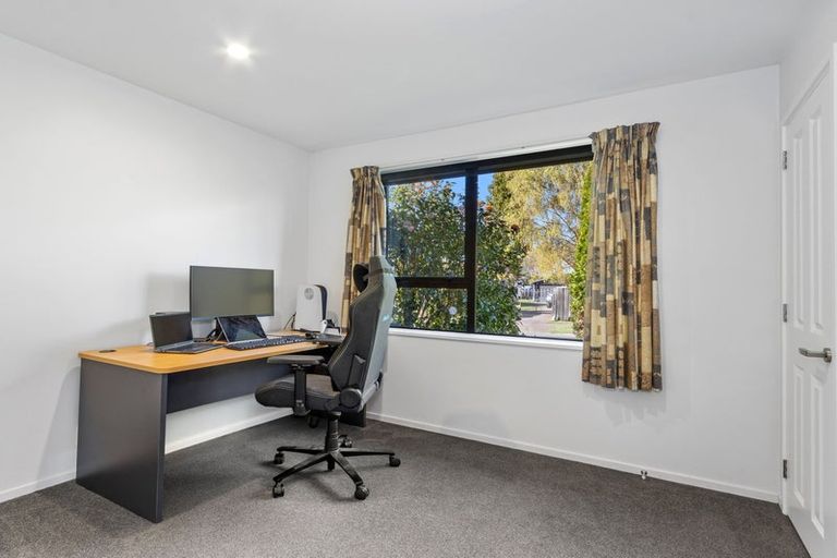 Photo of property in 27 Momorangi Crescent, Redwood, Christchurch, 8051