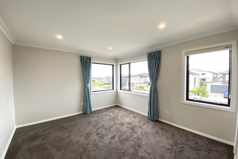 Photo of property in 15 Craigs Way, Hobsonville, Auckland, 0616