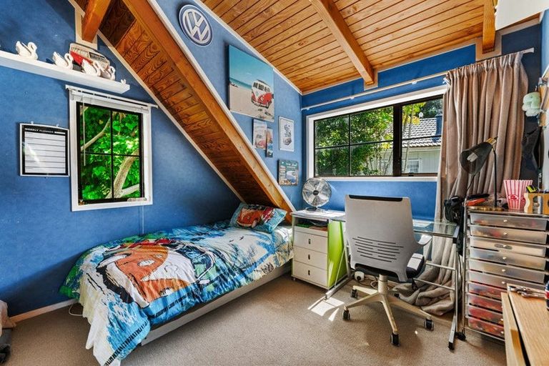 Photo of property in 20 Fitzherbert Avenue, West Harbour, Auckland, 0618