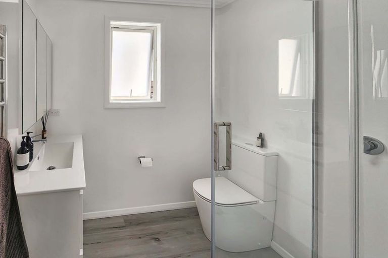 Photo of property in 184 Whites Line East, Waiwhetu, Lower Hutt, 5010