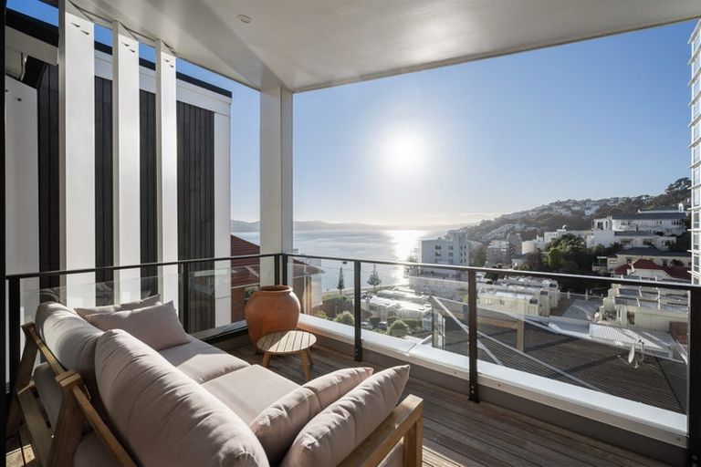 Photo of property in 1/18 Oriental Terrace, Oriental Bay, Wellington, 6011