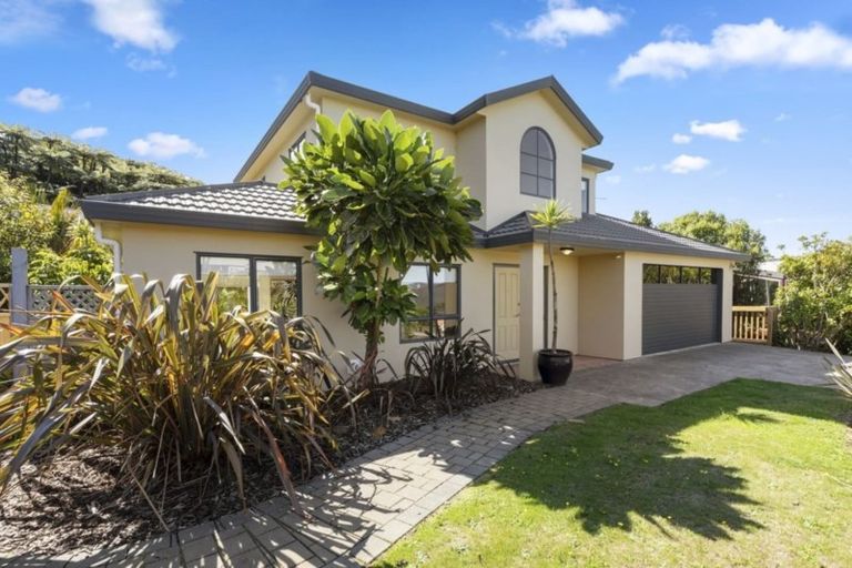 Photo of property in 12 Arahiwi Grove, Tirohanga, Lower Hutt, 5010