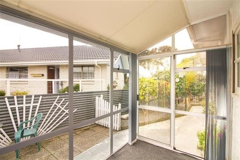 Photo of property in 6a Hollows Crescent, Takaro, Palmerston North, 4412