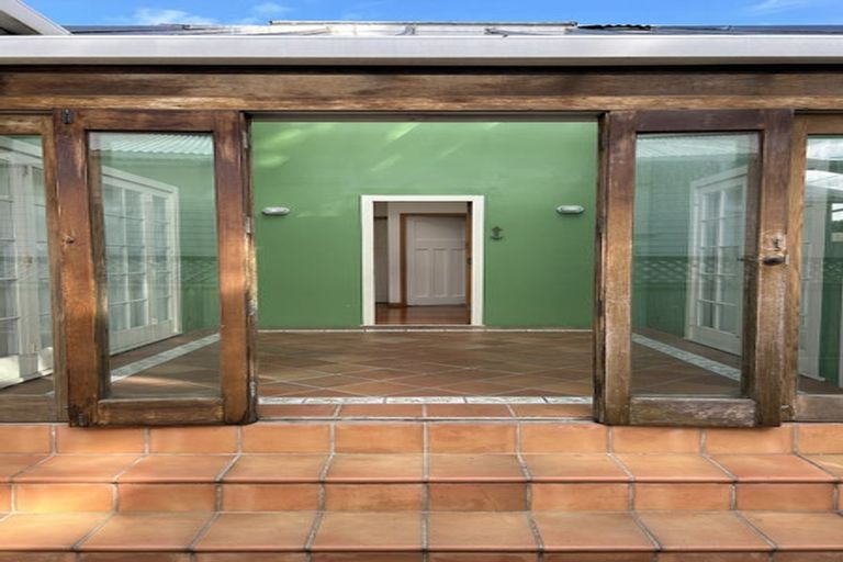 Photo of property in 281 The Parade, Island Bay, Wellington, 6023