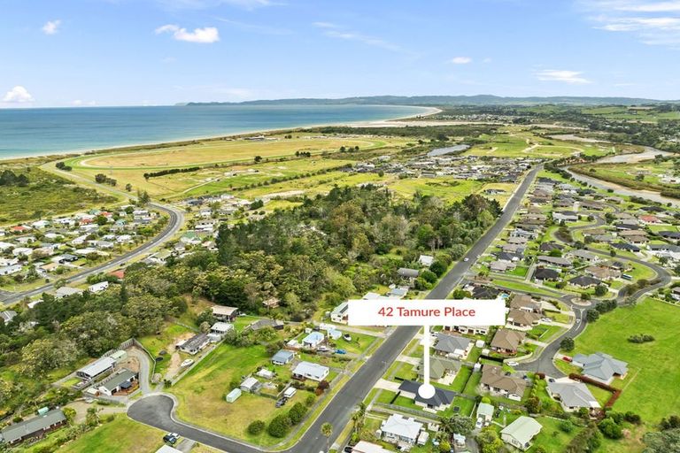 Photo of property in 42 Tamure Place, Ruakaka, 0116