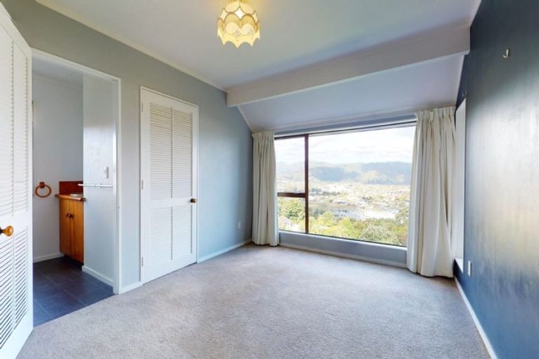 Photo of property in 35 Pomare Road, Tirohanga, Lower Hutt, 5010