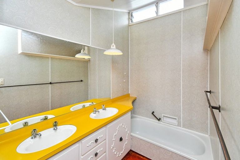 Photo of property in 43 Mckean Avenue, Manurewa, Auckland, 2102