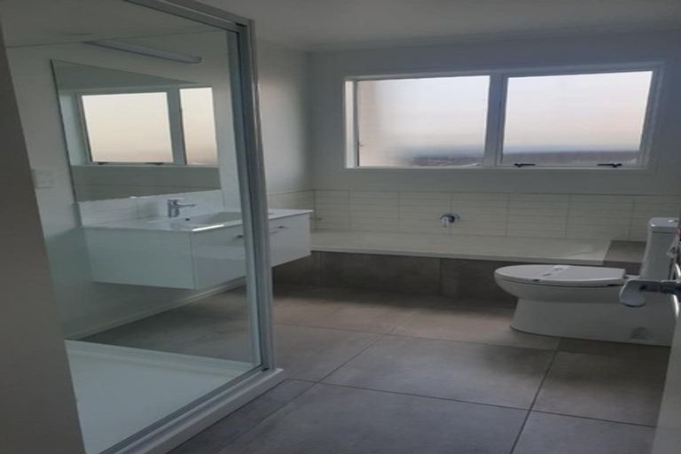 Photo of property in 18 Raynor Crescent, Pyes Pa, Tauranga, 3112