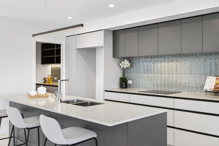 Photo of property in 14 Annie Aranui Drive, Poraiti, 4182