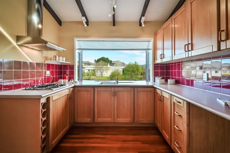 Photo of property in 2 Rakau Street, Havelock North, 4130