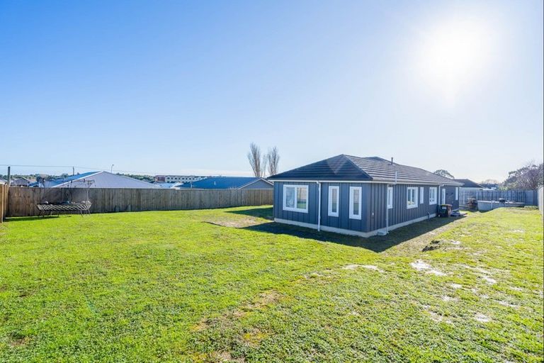 Photo of property in 12 Mahia Lane, Waikanae, 5036