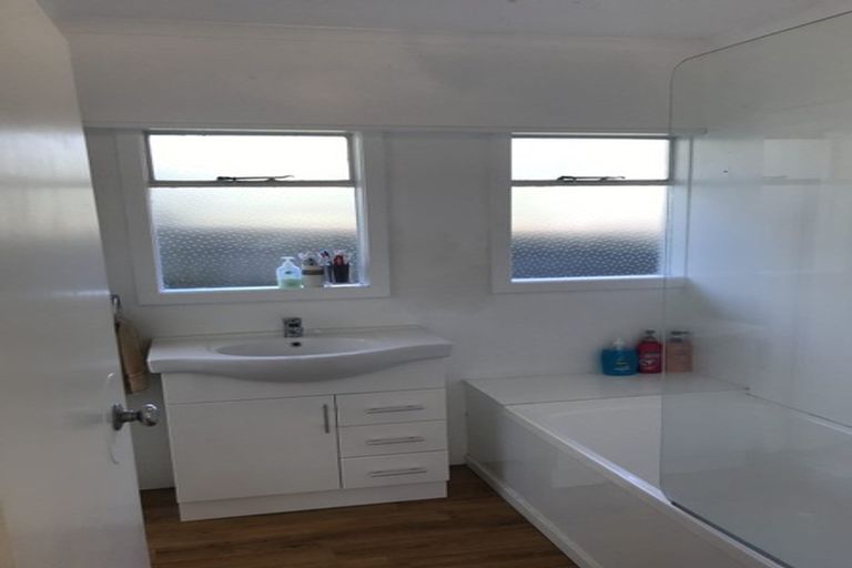 Photo of property in 11 Blue Mountains Road, Silverstream, Upper Hutt, 5019