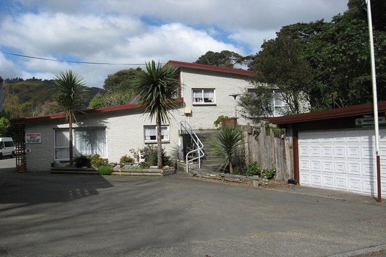 Photo of property in 29 Rowe Parade, Wainuiomata, Lower Hutt, 5014