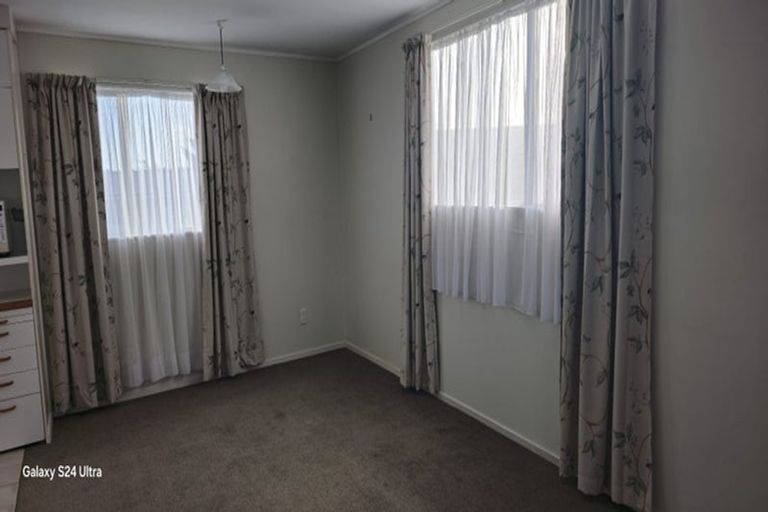Photo of property in 30 Tupaki Place, Pakuranga Heights, Auckland, 2010