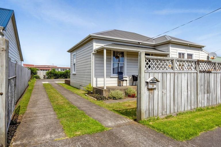 Photo of property in 22 Milmoe Street, Hawera, 4610