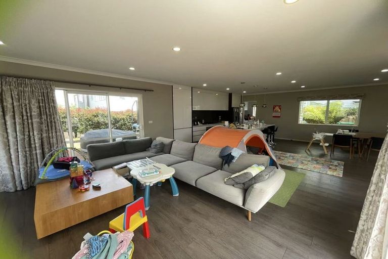 Photo of property in 28 Milano Boulevard, Karaka, Papakura, 2113