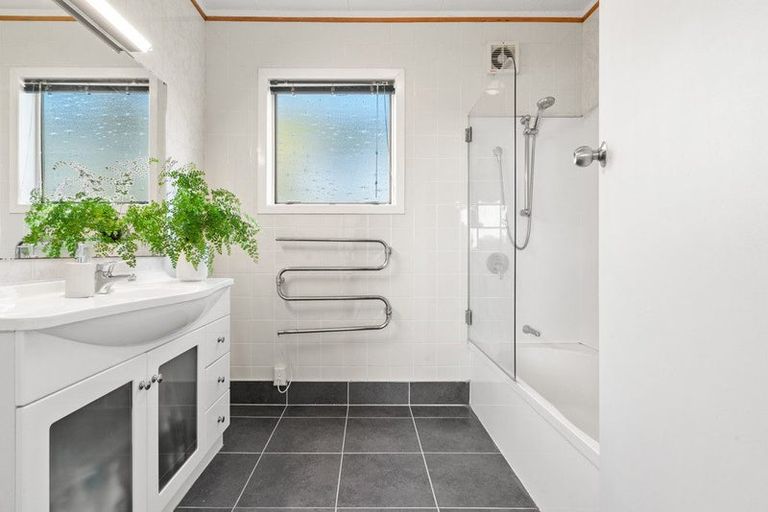 Photo of property in 9 Cromwell Place, Pukekohe, 2120