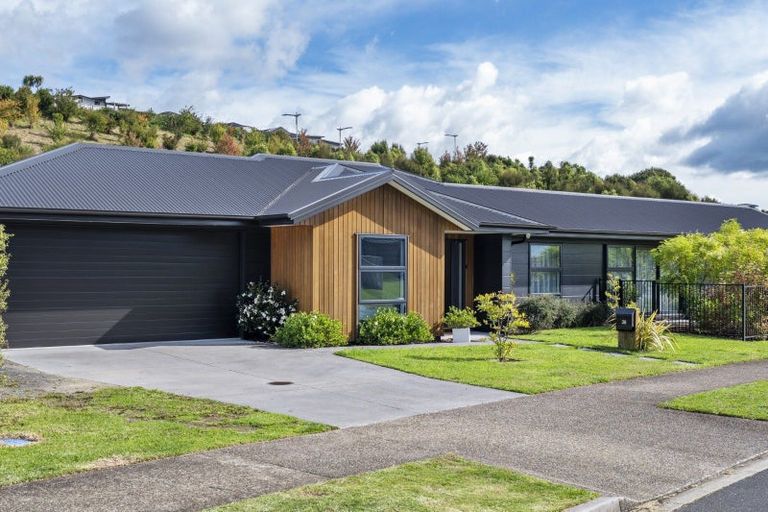 Photo of property in 38 Pakanga Grove, Pyes Pa, Tauranga, 3112