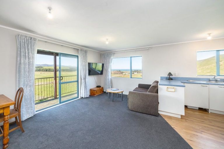 Photo of property in 32 Whangaimoana Beach Road, Whangaimoana, Pirinoa, 5772