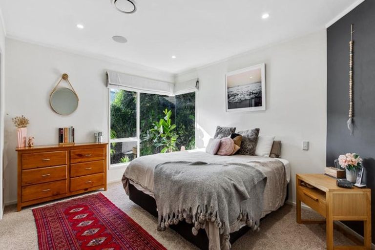 Photo of property in 9 Sandown Road, Rothesay Bay, Auckland, 0630