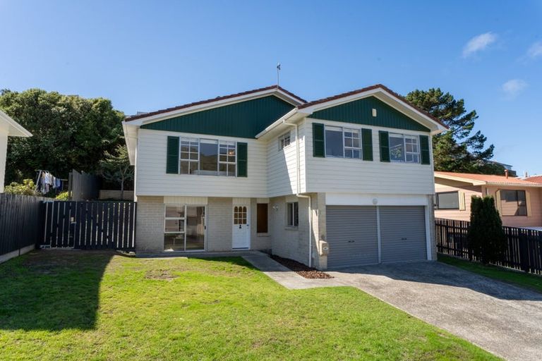 Photo of property in 42 Cortina Avenue, Johnsonville, Wellington, 6037