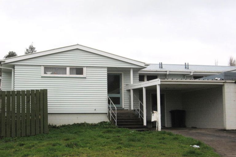 Photo of property in 6a Fulmen Place, Red Hill, Papakura, 2110