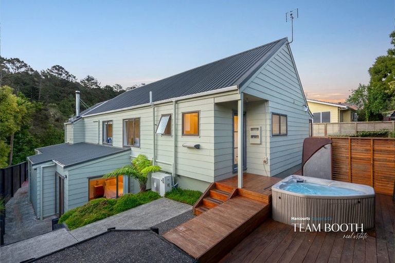 Photo of property in 126 Lynn Road, Bayview, Auckland, 0629
