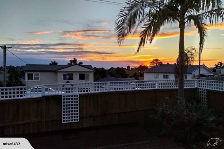 Photo of property in 34a Shakespear Road, Army Bay, Whangaparaoa, 0930