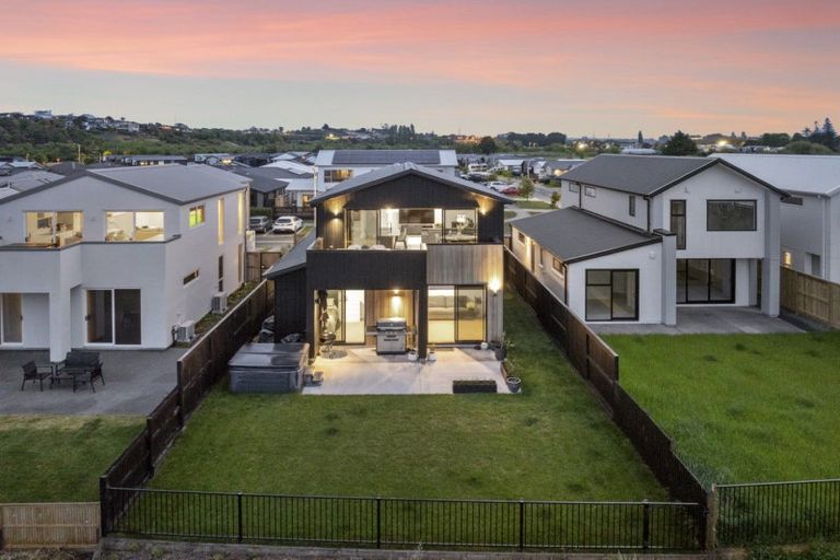 Photo of property in 31 Hinaki Street, Poike, Tauranga, 3112